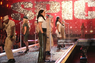 Performance_-_Victoria_s_Secret_Fashion_Show_2007_2868129.jpg