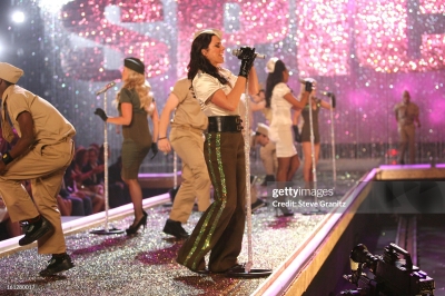 Performance_-_Victoria_s_Secret_Fashion_Show_2007_2868429.jpg