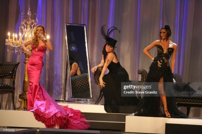 Performance_-_Victoria_s_Secret_Fashion_Show_2007_2871629.jpg